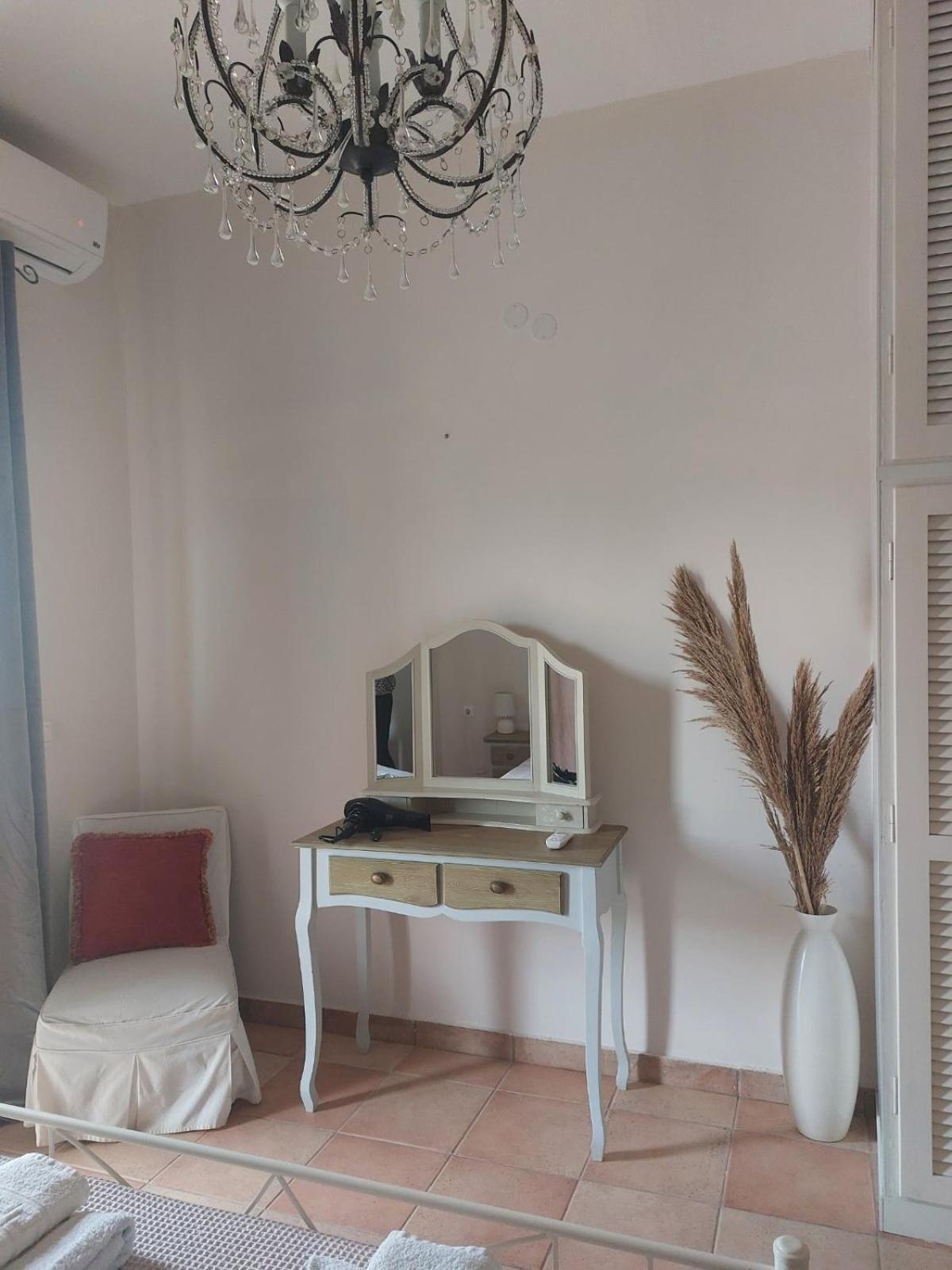 Foivos Seaside Apartments Agios Georgios  Pokoj fotografie
